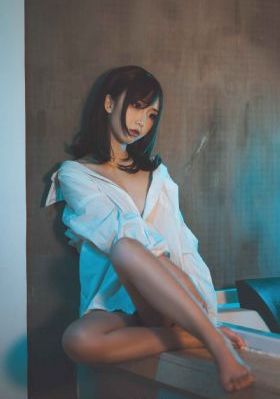 欧美超尖美甲图片_电影无删减版